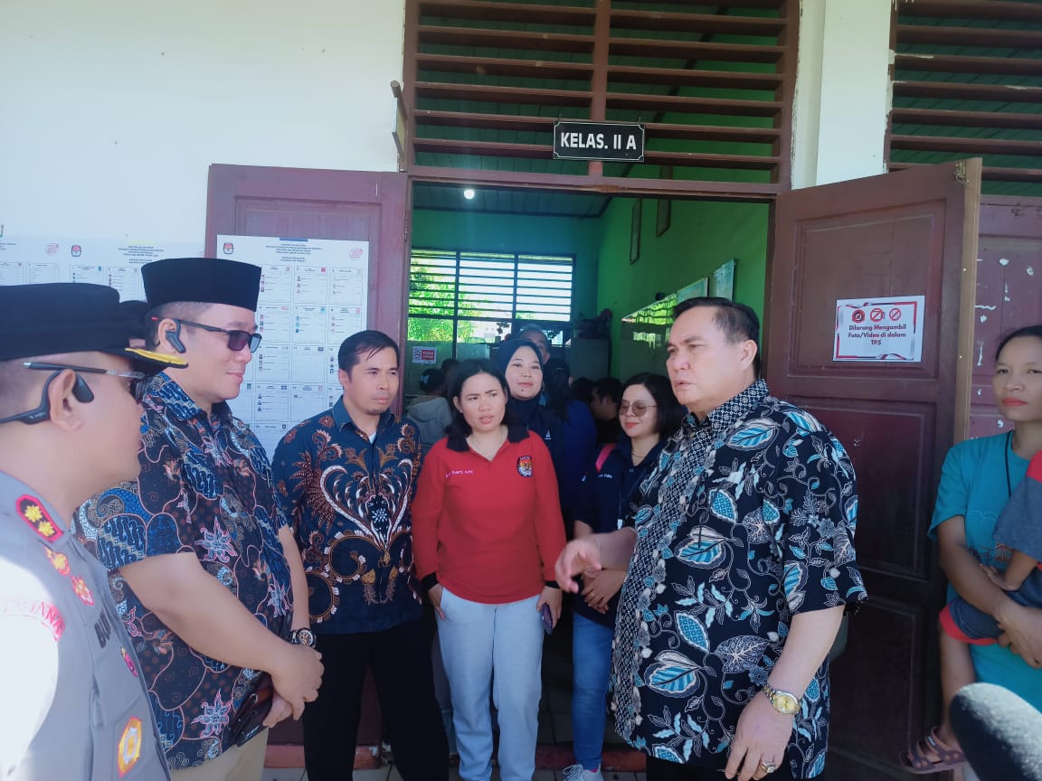 Bawaslu Kutai Barat bersama dengan Bupati Kutai Barat, KPU dan Forkopinda Kabupaten Kutai Barat Lakukan Pemantauan Pemungutan Suara Pemilu Serentak 2024