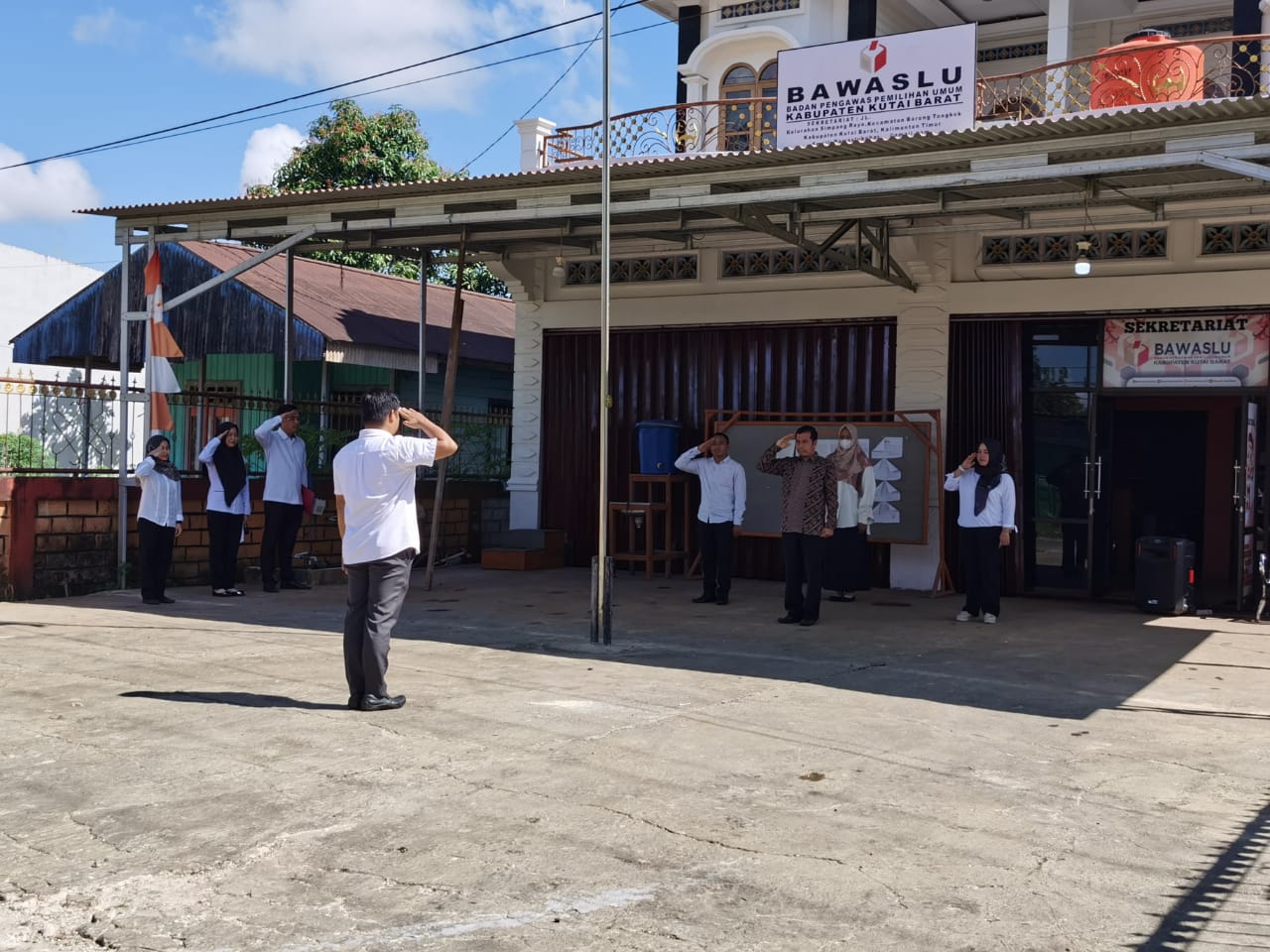  Bawaslu Kutai Barat Laksanakan Apel Pencanangan HUT Bawaslu ke-16