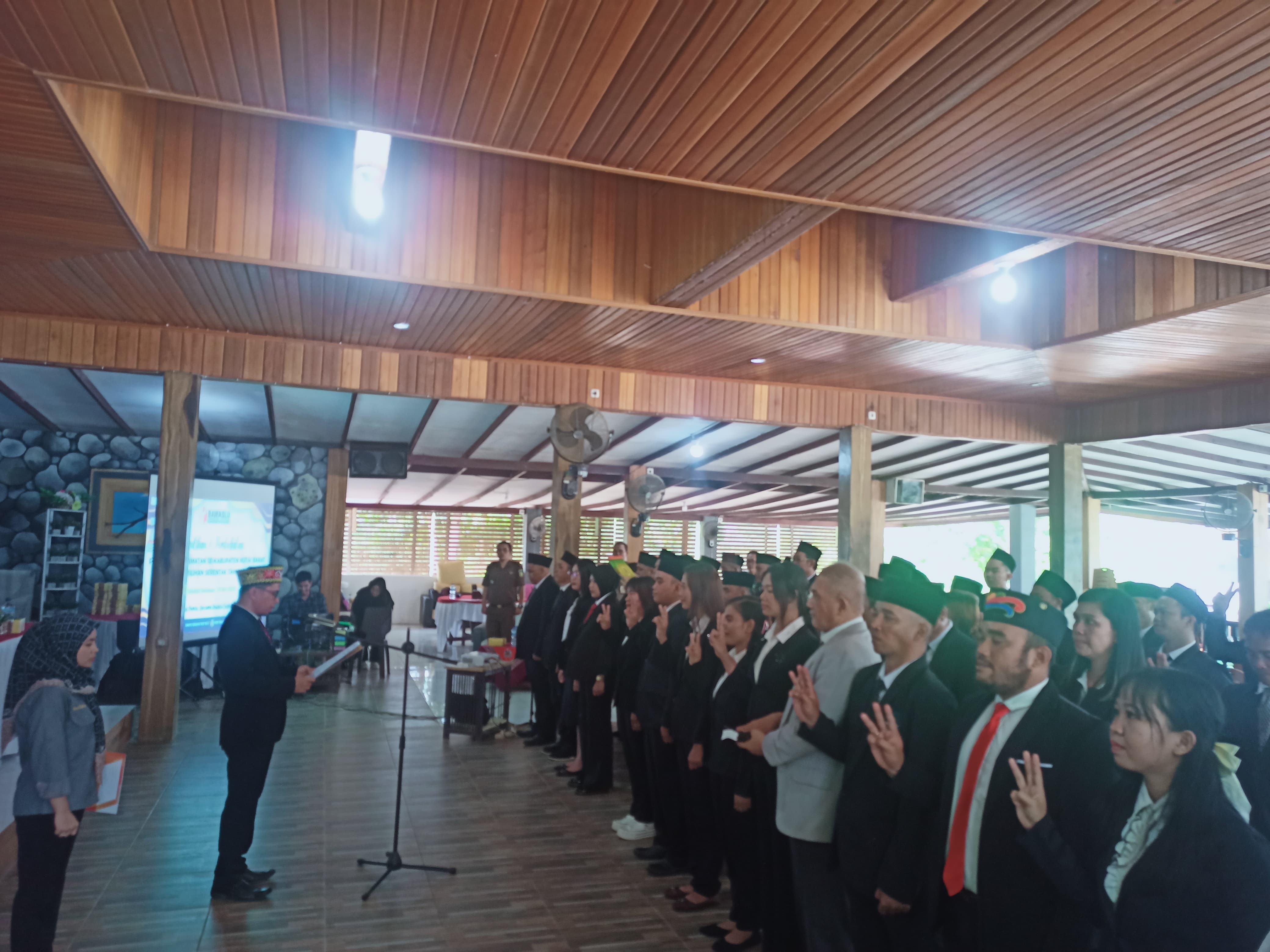 Bawaslu Kubar Lantik 48 Anggota Panwaslu Kecamatan Se-Kabupaten Kutai Barat