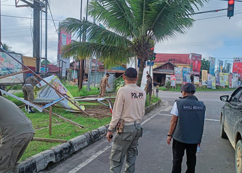APK MELANGGAR DI TERTIBKAN, BAWASLU IMBAU PEMASANGAN APK SESUAI ATURAN