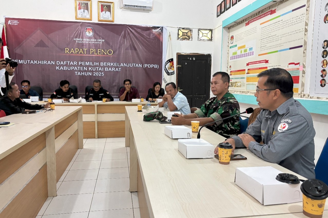 Badan Pengawas Pemilihan Umum (Bawaslu) Kutai Barat menghadiri dan mengawasi jalannya Rapat Pleno Pemutakhiran Data Pemilih Berkelanjutan (PDPB) 2025 Triwulan II.