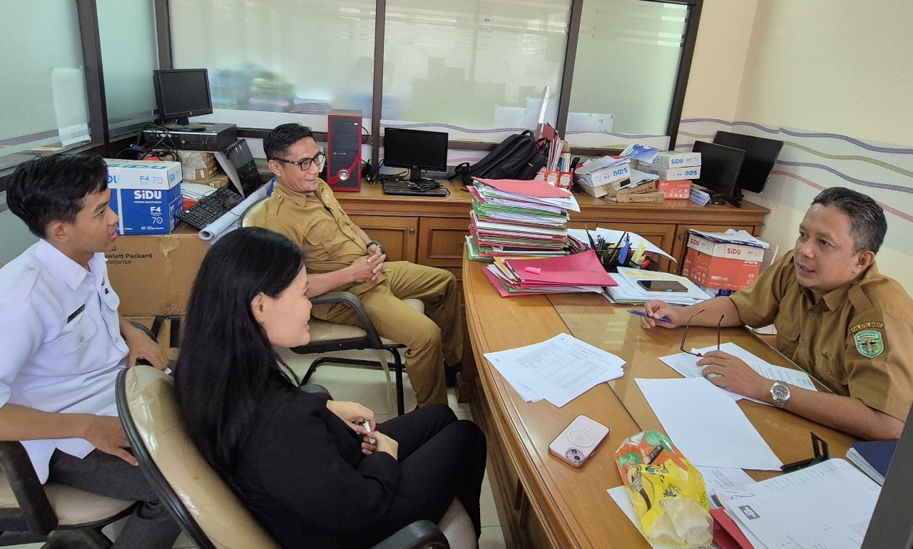 Badan Pengawas Pemilihan Umum (Bawaslu) Kutai Barat berkoordinasi dengan Disdukcapil Kutai Barat dalam rangka pengawasan Pemutakhiran Data Pemilih Berkelanjutan (PDPB) 2025.