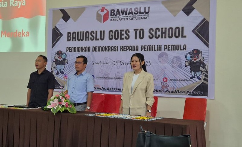 Bawaslu Kubar Goes To School: Pendidikan Demokrasi Kepada Pemilih Pemula