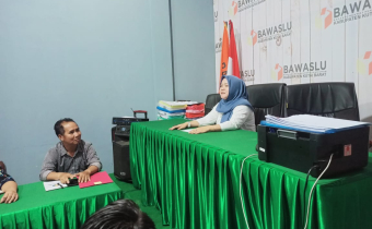  Rakor Pembahasan Sewa Peralatan Oprasional Pengawas Adhoc Kecamatan