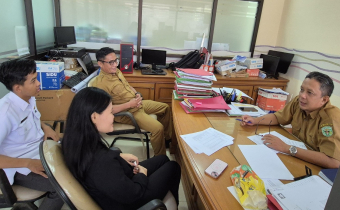 Badan Pengawas Pemilihan Umum (Bawaslu) Kutai Barat berkoordinasi dengan Disdukcapil Kutai Barat dalam rangka pengawasan Pemutakhiran Data Pemilih Berkelanjutan (PDPB) 2025.