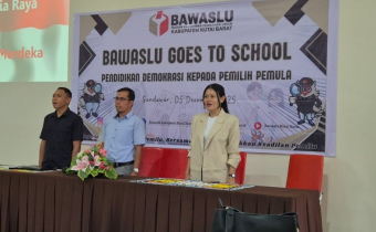 Bawaslu Kubar Goes To School: Pendidikan Demokrasi Kepada Pemilih Pemula